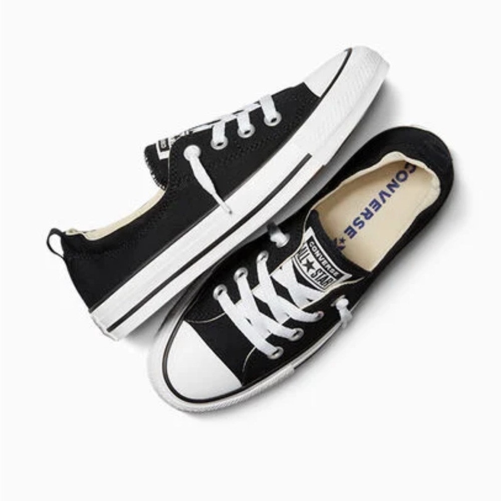 EUC Converse Classic Black and White Low-Tops(no laces!)